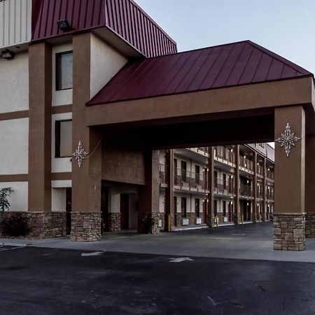 Red Roof Inn & Suites Pigeon Forge Parkway מראה חיצוני תמונה