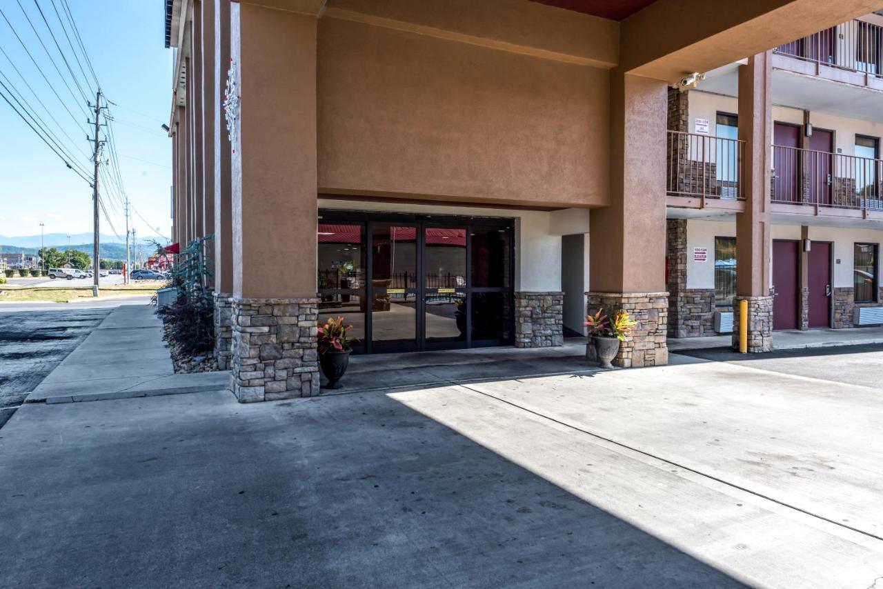 Red Roof Inn & Suites Pigeon Forge Parkway מראה חיצוני תמונה
