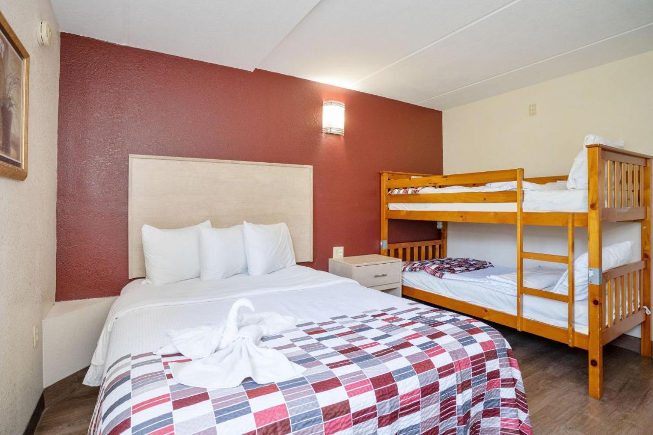 Red Roof Inn & Suites Pigeon Forge Parkway מראה חיצוני תמונה