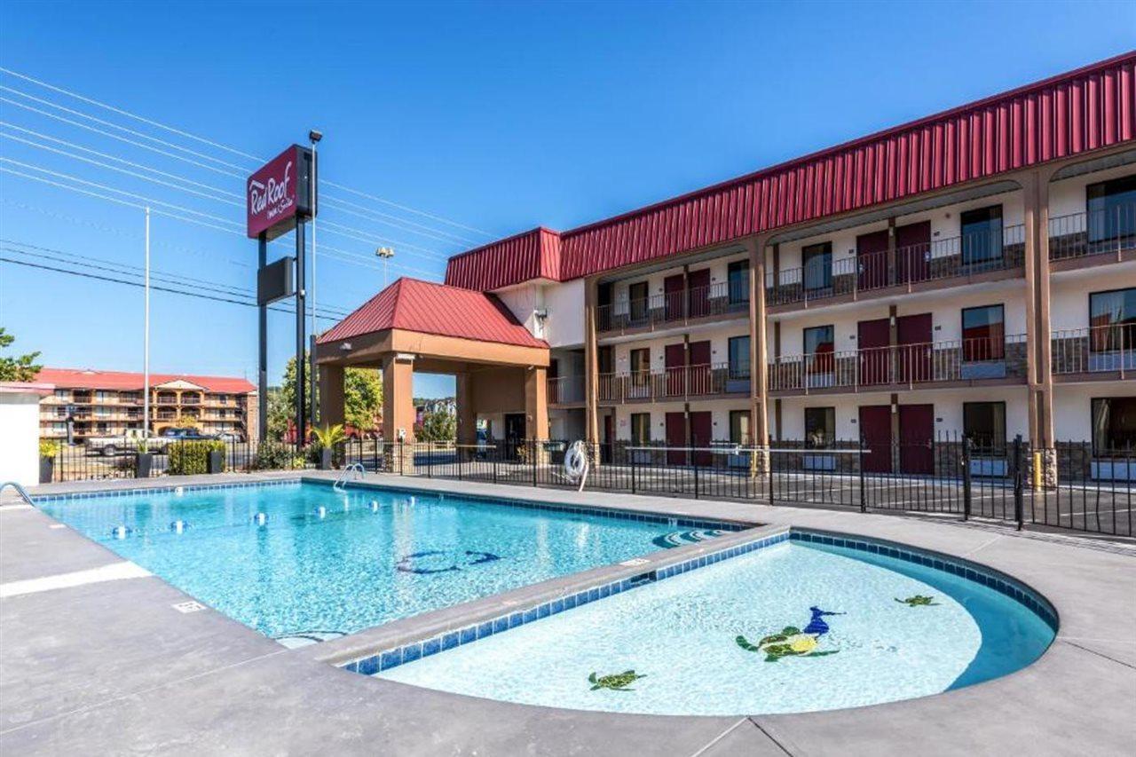 Red Roof Inn & Suites Pigeon Forge Parkway מראה חיצוני תמונה