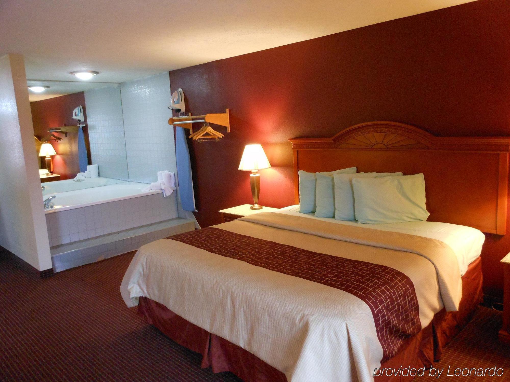 Red Roof Inn & Suites Pigeon Forge Parkway מראה חיצוני תמונה