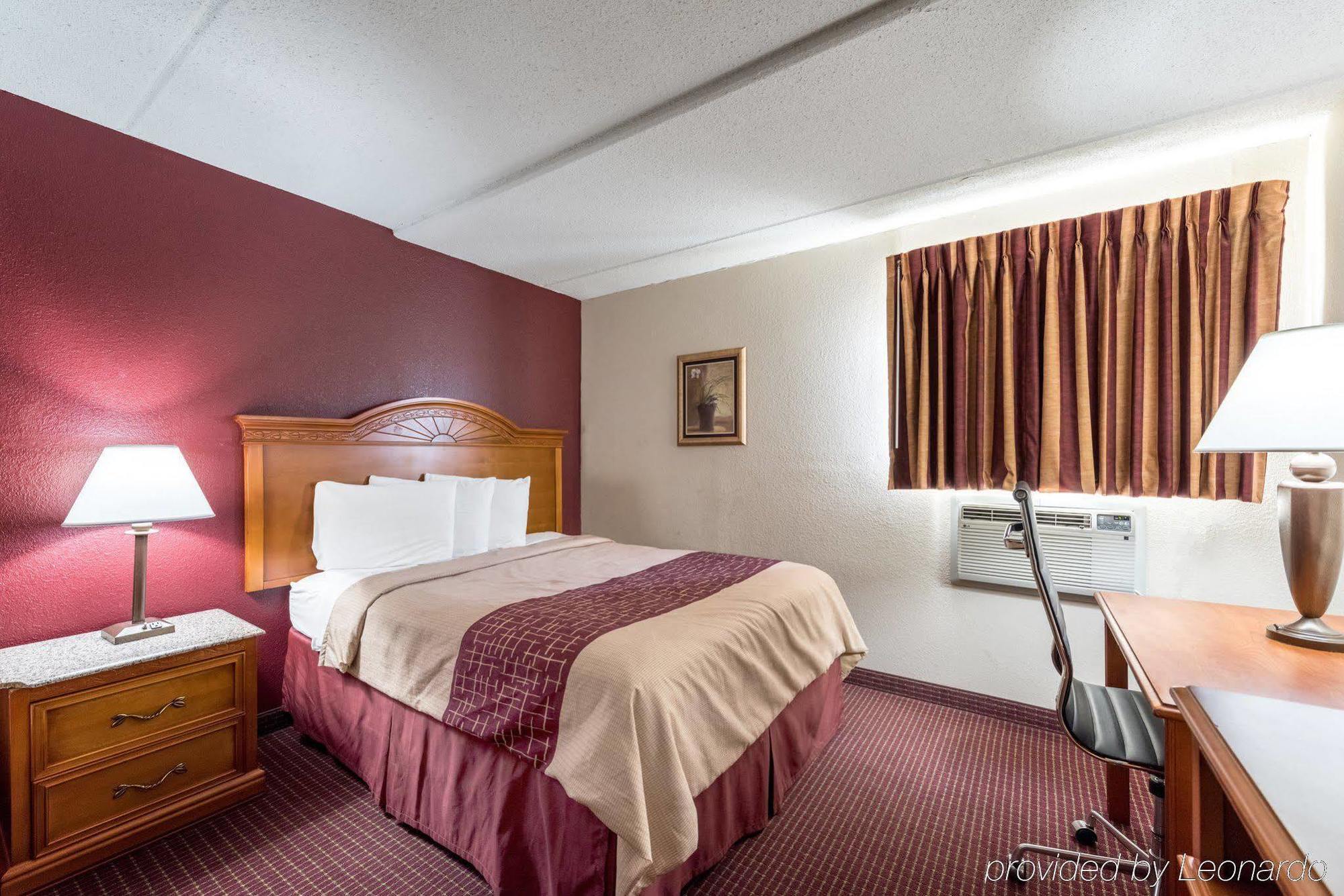 Red Roof Inn & Suites Pigeon Forge Parkway מראה חיצוני תמונה