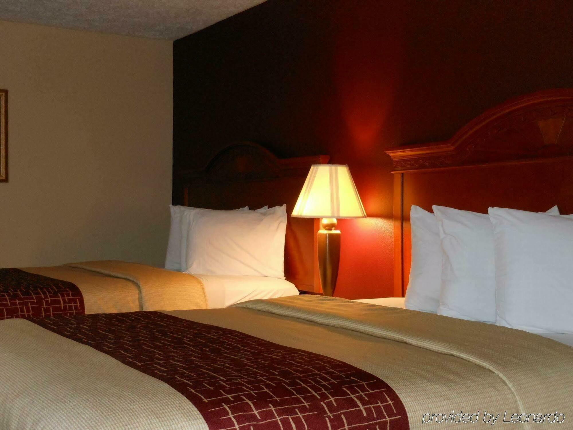 Red Roof Inn & Suites Pigeon Forge Parkway מראה חיצוני תמונה